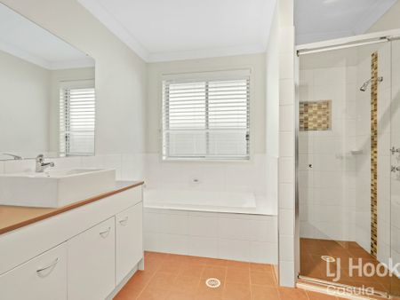 Large Family Home - Photo 5