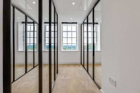 Two bedroom apartment in the iconic Star & Garter development on Richmond Hill - Photo 3