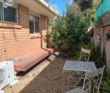 Neat 2 bedroom unit - Photo 4