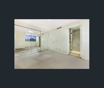 The perfect combination of location and luxury all in one with this... - Photo 1