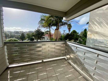 Sunny Two Bedroom Apartment with two secure carparks - Photo 3