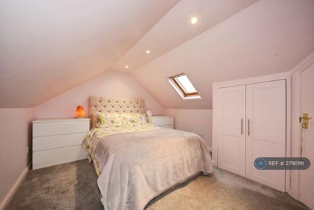 3 bedroom semi-detached house to rent - Photo 3