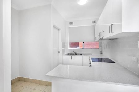 LARGE SUN FILLED UNIT - Photo 4