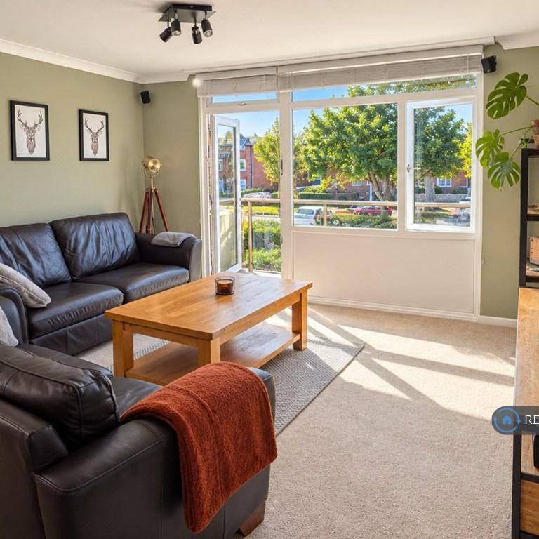 3 bedroom flat to rent - Photo 1