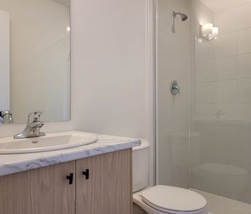 For Lease - 34 Silo Mews, Barrie, Ontario - Photo 2