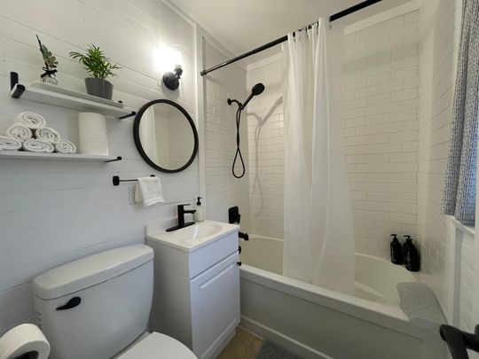 For Lease - 102 Gunn Street, Barrie, Ontario - Photo 1