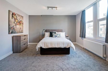 The Village Street, Burley, Leeds - Photo 4