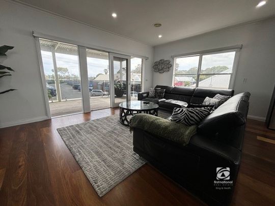 THE "ULTIMATE" APARTMENT! - Photo 1