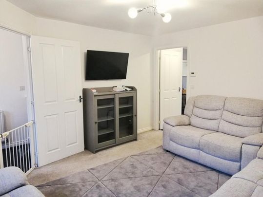 3 bedroom semi-detached house to rent - Photo 1