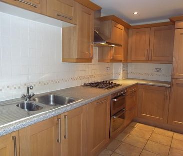 3 bedroom end of terrace house to rent - Photo 3