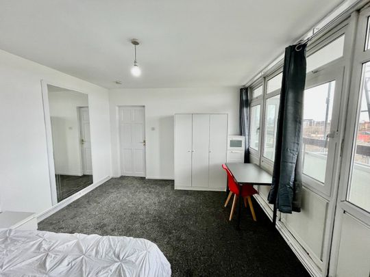 3 Bed Flat, Peveril House, SE1 - Photo 1