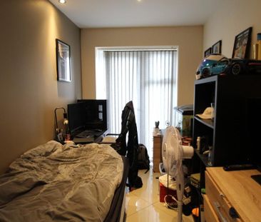 5 bedroom semi-detached house to rent - Photo 2