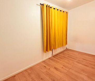 4 bedroom end of terrace house to rent - Photo 5