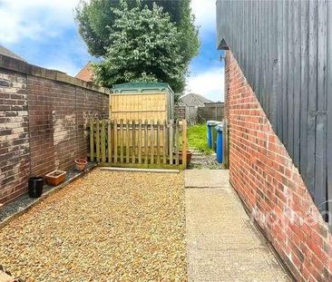 Beta Road, Farnborough, GU14 - Photo 3