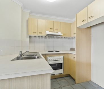 Unfurnished Second Floor Apartment in the Heart of Chevron Island - Photo 4
