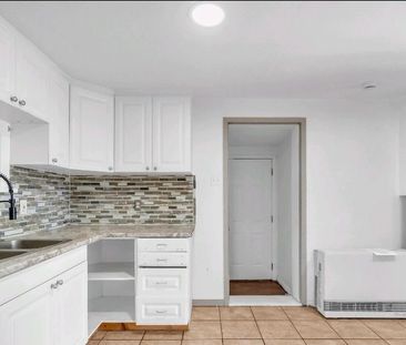 For Lease - 328 Little Avenue, Barrie, Ontario - Photo 3