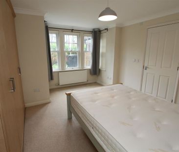 Castleton Court, Far Headingley, LS16 5JE - Photo 3