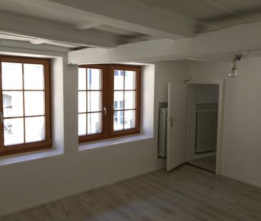 Appartement atypique de 2.5 pces au 2ème étage ! - Foto 1
