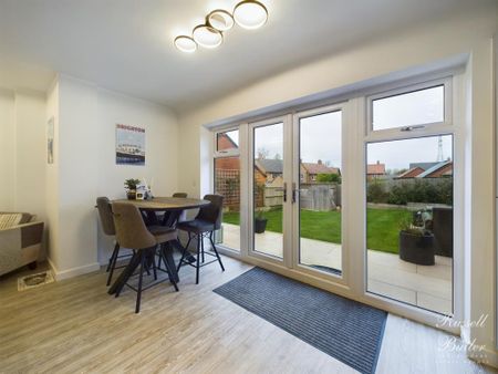 4 bedroom detached house to rent - Photo 3