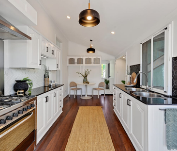 Freshly Presented Upstairs Unit in Railway Estate - Photo 5