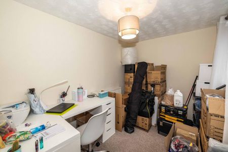 4 bedroom semi-detached house to rent - Photo 4