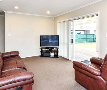 Lovely home Papatoetoe - Photo 1