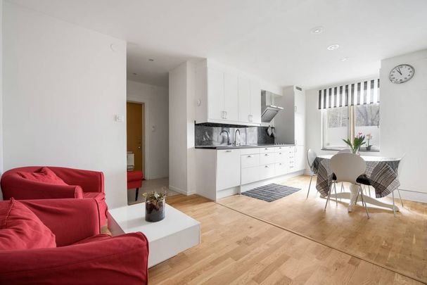 Tivedsvägen, Lidingö - Photo 1