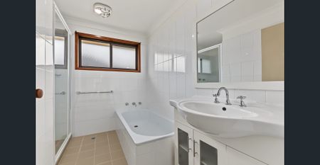 'SPACIOUS FAMILY HOME...!' - Photo 4