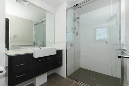 Executive City Living! - Photo 5