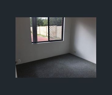 Well Presented Rear Unit - Photo 5