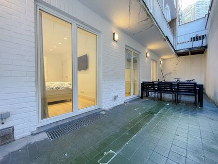 Totaal gerenoveerd, luxueus afgewerkt appartement met drie slaapkamers en zijdelings zeezicht, gelegen in het Zoute. - Photo 4