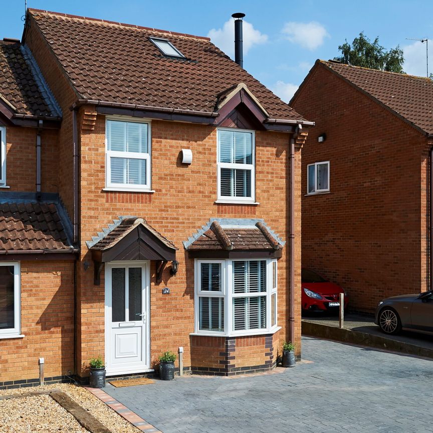 Deene Close, Market Harborough - Photo 1