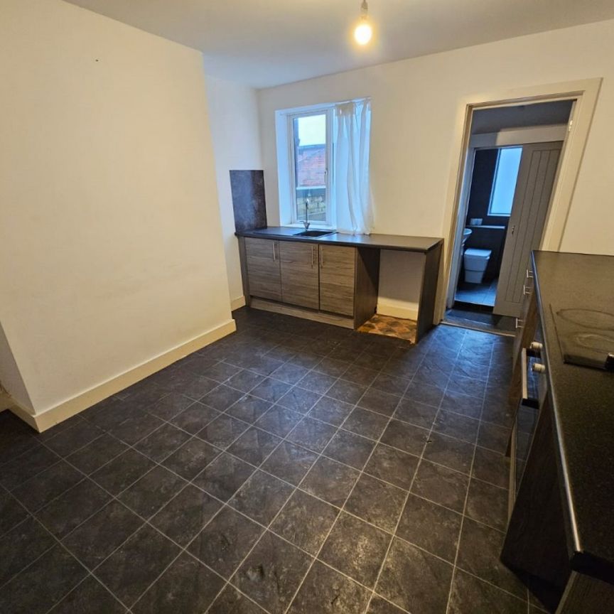 3 bed Terraced - To Let - Photo 1