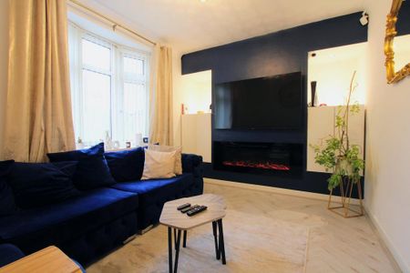 2 bedroom semi-detached house to rent - Photo 2