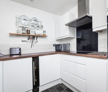 2 Bed Flat, Hardcastle Close, CR0 - Photo 3