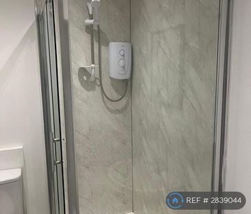 Studio to rent - Photo 6