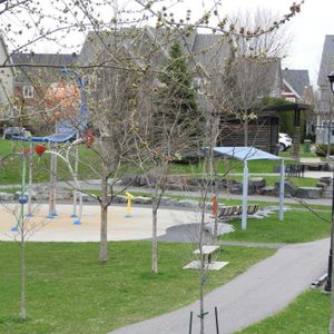 5 1/2 adossé au super Parc de Mont St-Hilaire et pres de la Gare - Photo 2