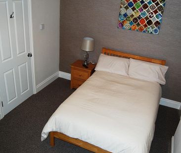 4 bedroom terraced house to rent - Photo 5