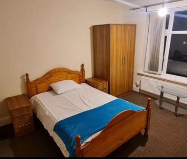 1 bedroom in a house share to rent - Photo 4