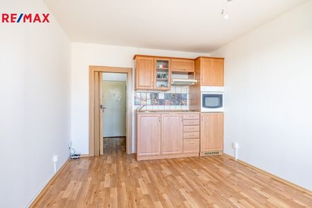 Pronájem bytu 1+kk v osobním vlastnictví 23 m², Praha 8 - Kobylisy - Fotografie 2