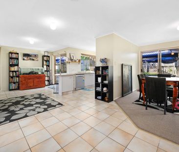 19 Greenacre Drive, Parkwood QLD 4214 - House For Rent | Domain - Photo 2