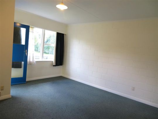 Peaceful bedsit - Photo 1