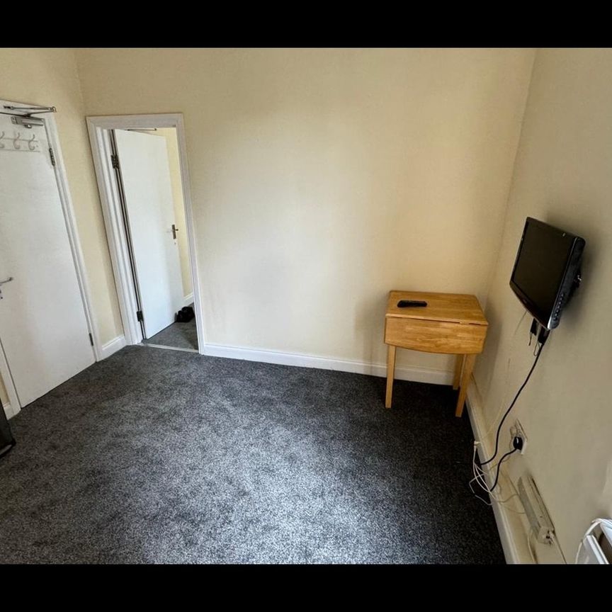 1 Bed Flat, Finchley Road, NW11 - Photo 1
