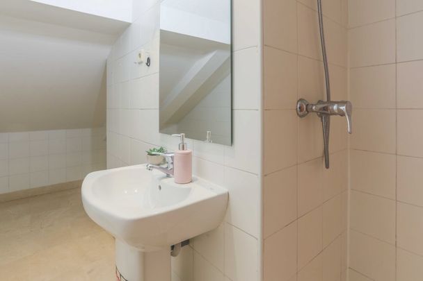 Attic room in Madrid - Photo 1