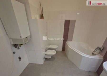 Krásný byt 2+kk ve třetím patře s výtahem cihlové budovy na Žižkově - Photo 2