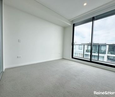 Two Bedroom Top Floor Apartment in Convenient Location!! - Photo 6