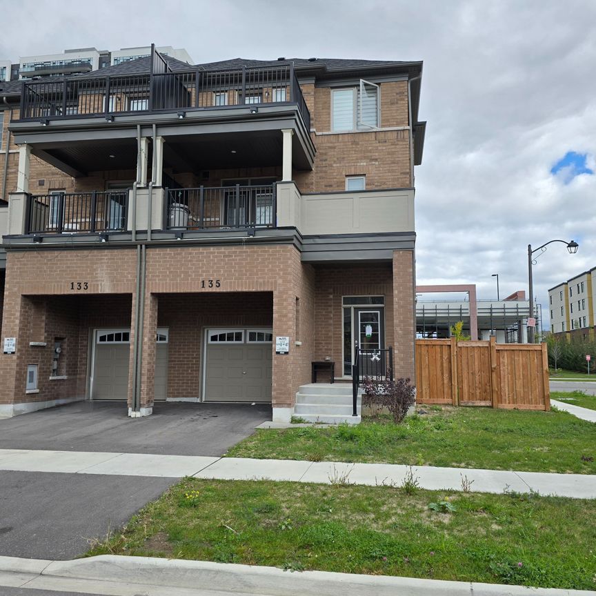 For Lease - 135 Air Dancer Crescent, Oshawa, Ontario - Photo 2