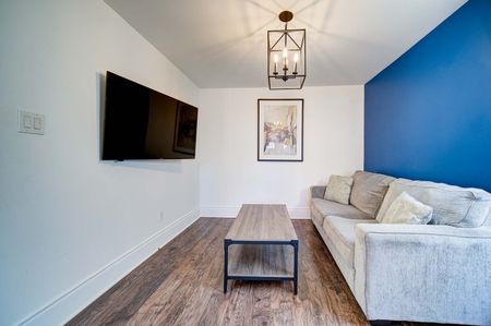 For Lease - 425 English Street Unit# upper, London East, Ontario - Photo 2
