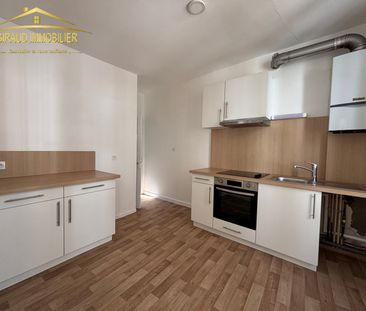 TRIPLEX CENTRE CHARLIEU 66.19 M2 - Photo 1