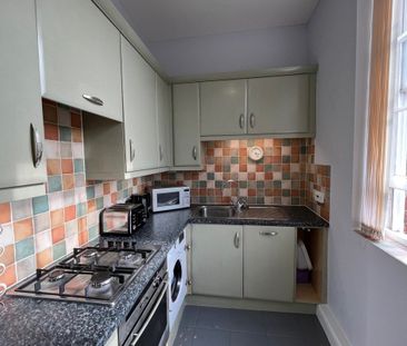 High Street - Photo 6